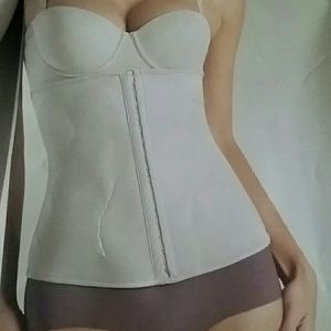 Defined waistline extra firm control.